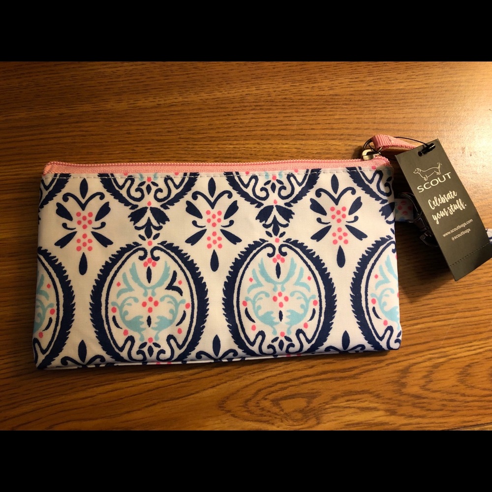 Scout Wristlet - Picture 2 of 3